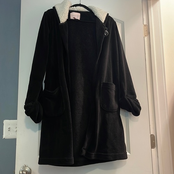 Victoria Secrets small petite black soft white hood robe - Picture 1 of 1